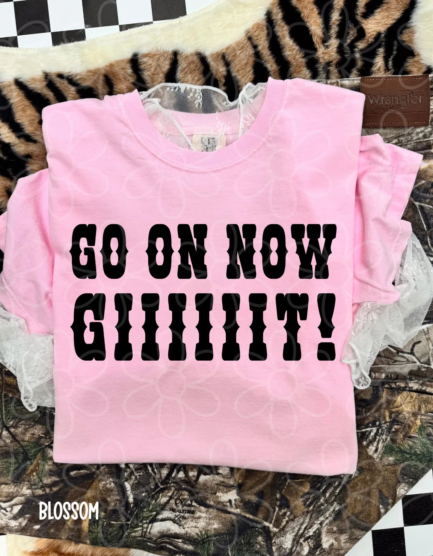 Go On Now Giiiiiit! Tee - The Hippie Nest Boutique